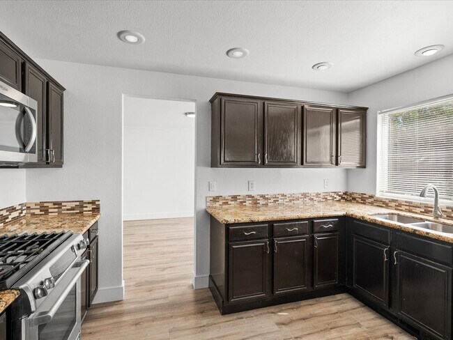 Building Photo - Newly Renovated 4 Bedroom Home with Gorgeo...