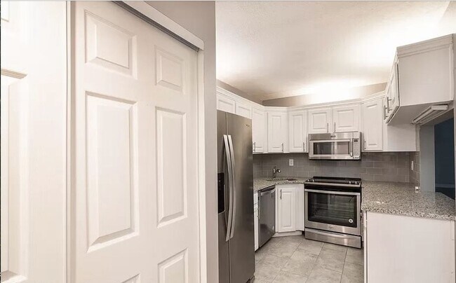 Building Photo - Remodeled 2BD/2BTH Condo Palm Harbor Condo...