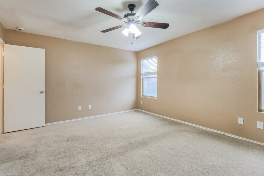Building Photo - 2034 Vanamen Ct