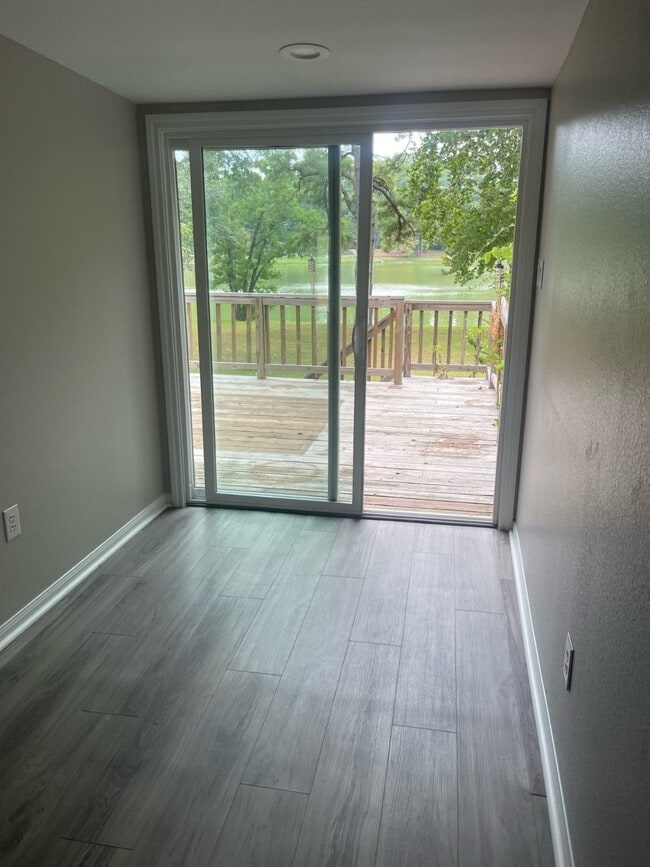 Building Photo - 1572 E Pine Lake Cir