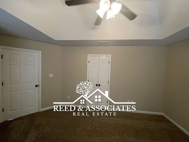 Building Photo - Corner Lot Located in Cordova