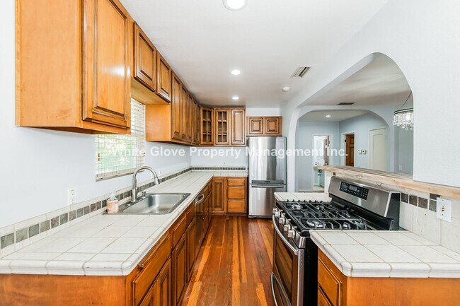 Building Photo - Spanish-Style 2 Bedroom Long Beach Home