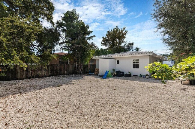 Building Photo - 515 NE 67th St