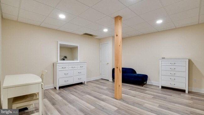 Building Photo - 28 Croft Dr