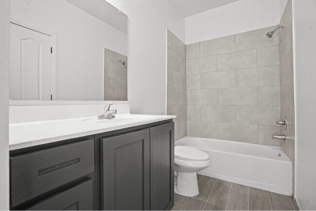 Building Photo - 608 Cedarwood Ave