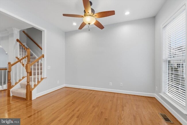 Building Photo - 2425 Huntington Park Dr