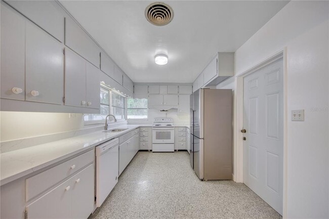 Building Photo - 106 15th St