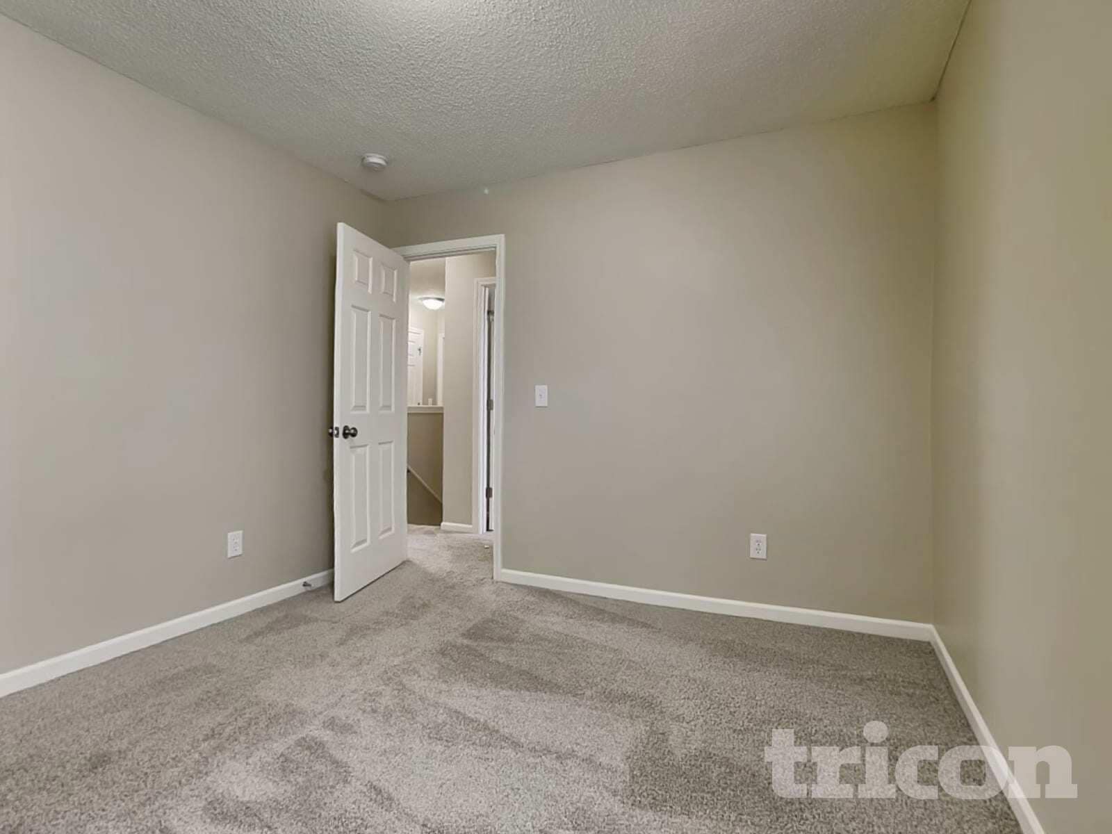 Building Photo - 208 Autumn Woods Dr