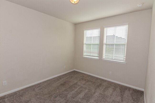 Building Photo - 4120 Split Ivy Dr