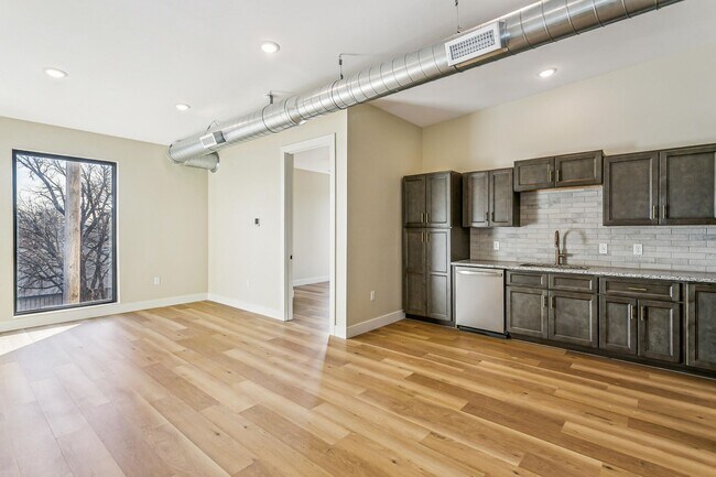 Building Photo - MOVE IN SPECIAL: FIRST 5 TENANTS GET $1000 credit towards rent and/or monthly fees!