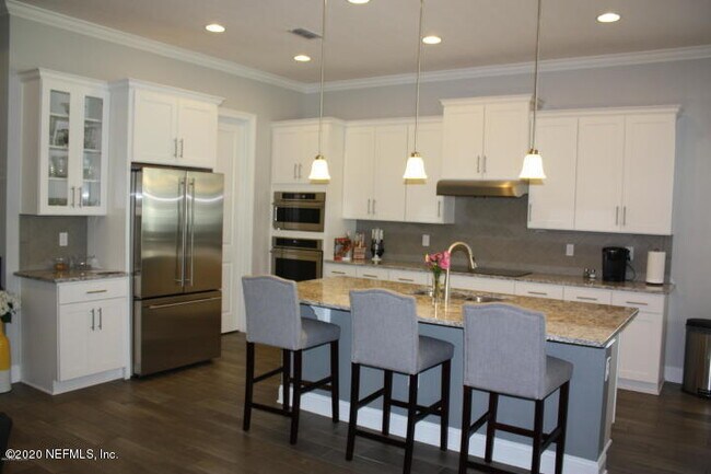 Building Photo - 805 Montague Dr