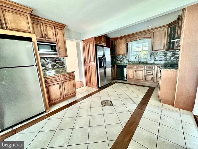 Building Photo - 4128 Point Hollow Ln