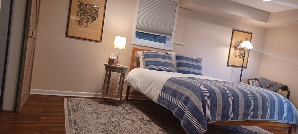 Building Photo - 402 13th ST NE