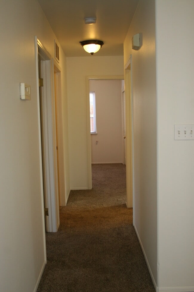 Building Photo - 703 Markham Way