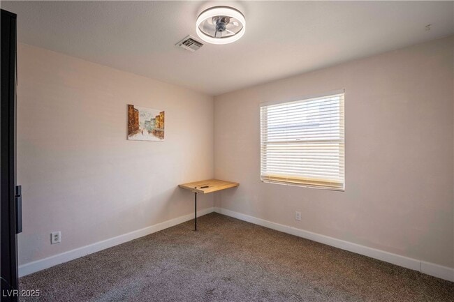 Building Photo - 550 Karen Way