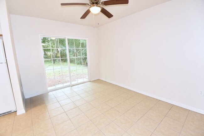 Building Photo - Charming 3/1 House