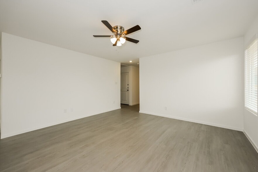 Building Photo - 10701 Revolver Dr