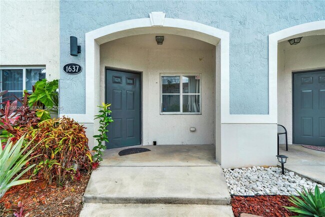 Building Photo - 1637 SE 30th St