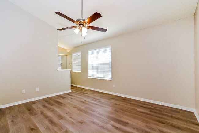 Building Photo - Inviting Home in Sanford, FL