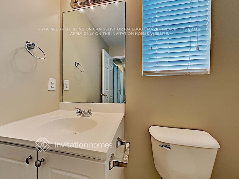 Building Photo - 5890 Graywood Cir SE