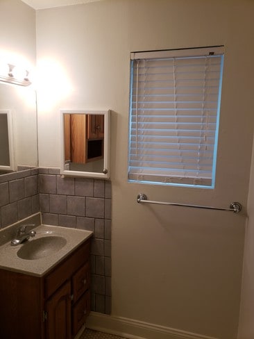 Building Photo - OAK ST