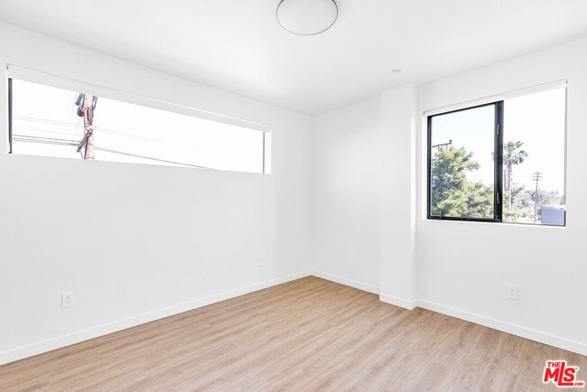 Building Photo - 747 Lillian Way