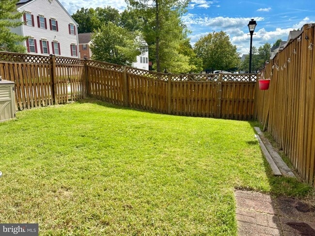 Building Photo - 8720 Thornbrook Dr