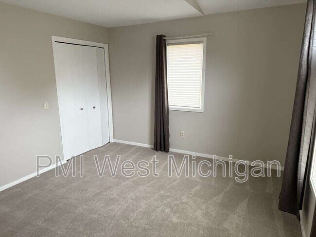 Building Photo - 513 24th Ave