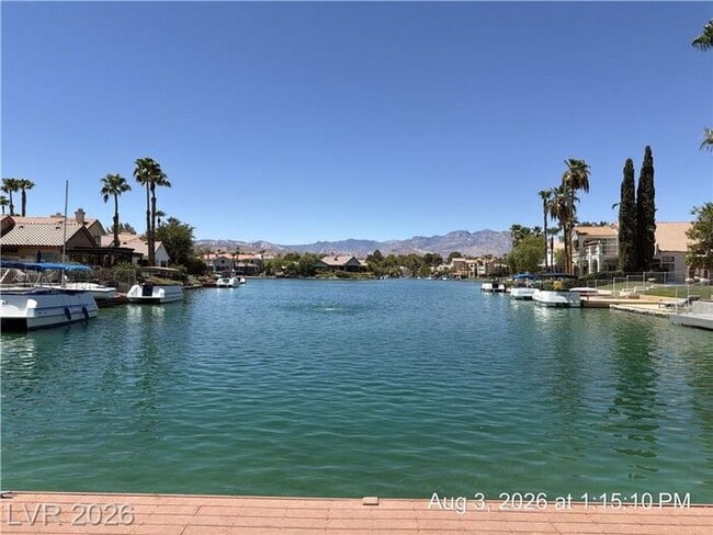 Building Photo - Beautiful Home with Private Balcony, Fireplace & Granite Kitchen