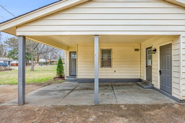 Building Photo - 5450 Loch Lomond Rd