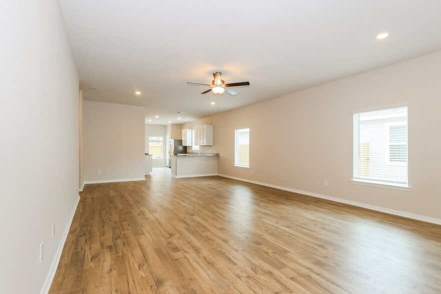 Building Photo - 15648 Plum Brk Dr