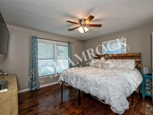 Building Photo - Beautifully Updated 3/2 Home in Prime Location