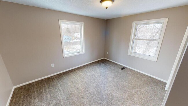 Building Photo - 11365 Stinson Ave