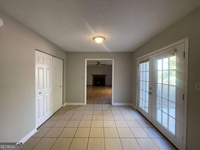 Building Photo - 6387 Seths Way