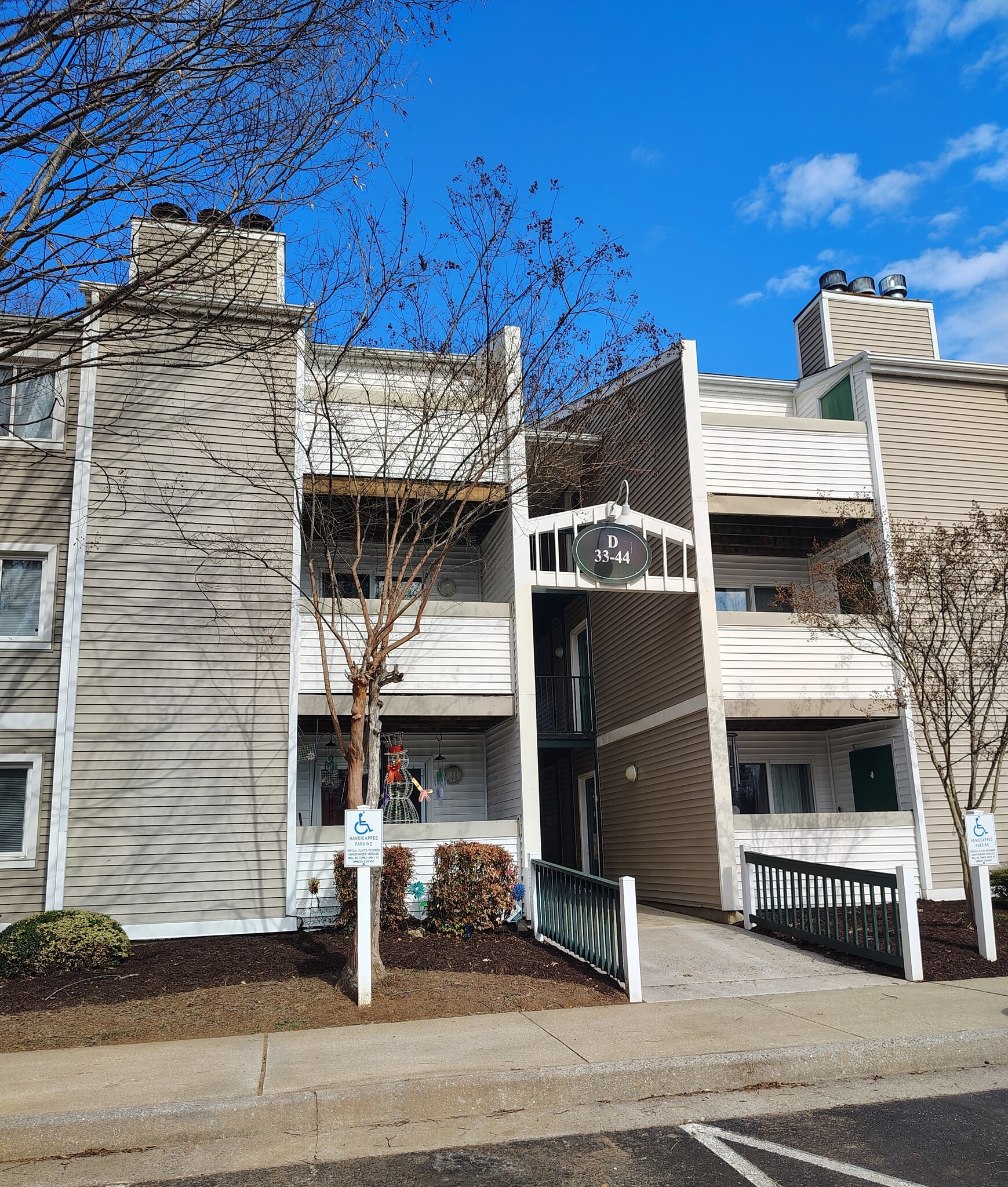 Building Photo - 600 Reusens Rd