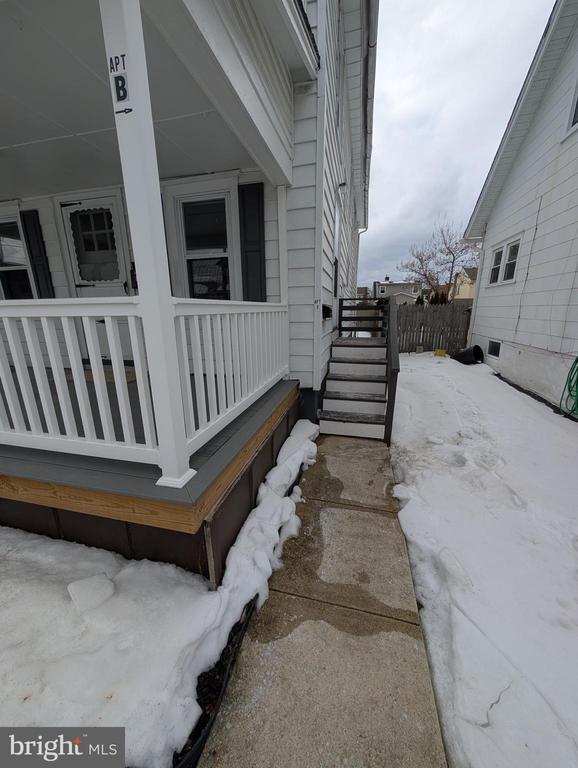 Building Photo - 30 W Roland Rd