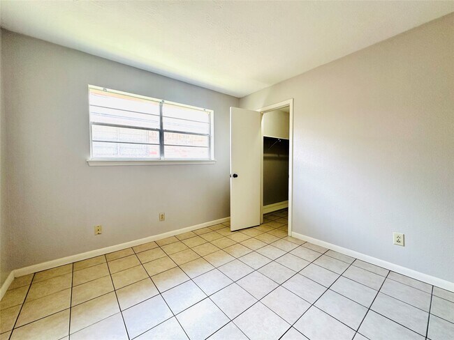 Building Photo - 1009 Mccall Ave