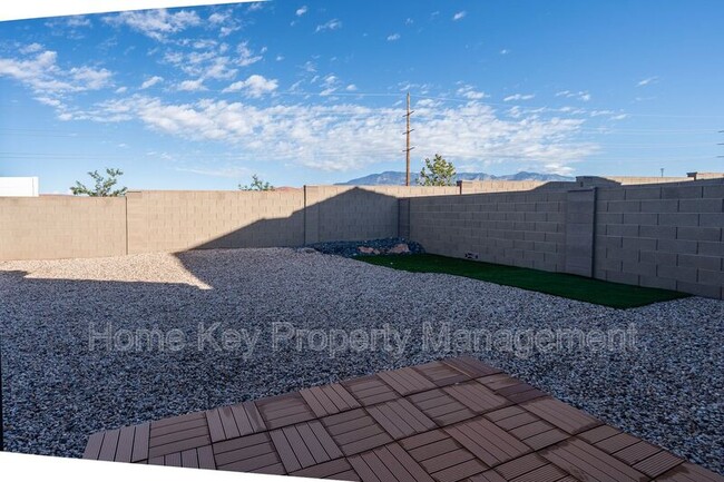Building Photo - 3915 Razor Dr