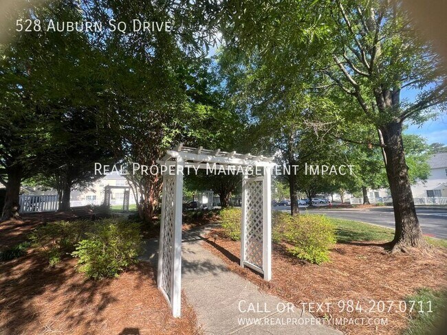 Building Photo - 528 Auburn Square Dr