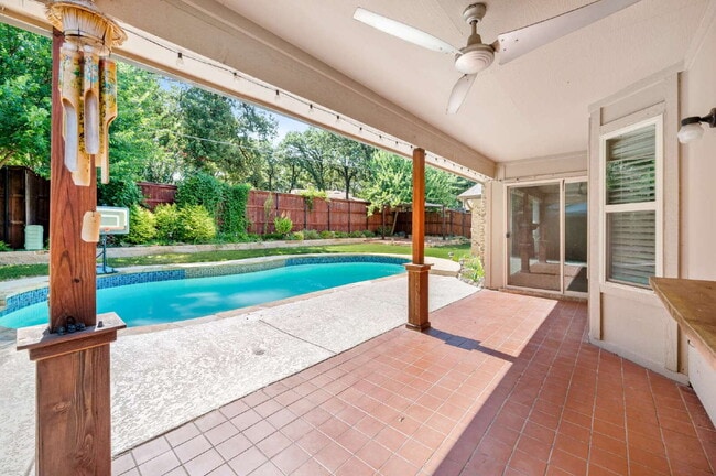 Building Photo - "Beautifully updated 3-Bed 2-Bath home Wit...