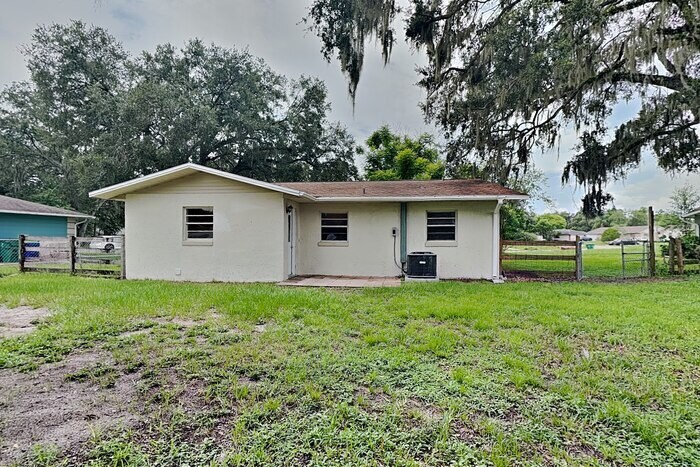 Building Photo - 39643 Meadowood Loop