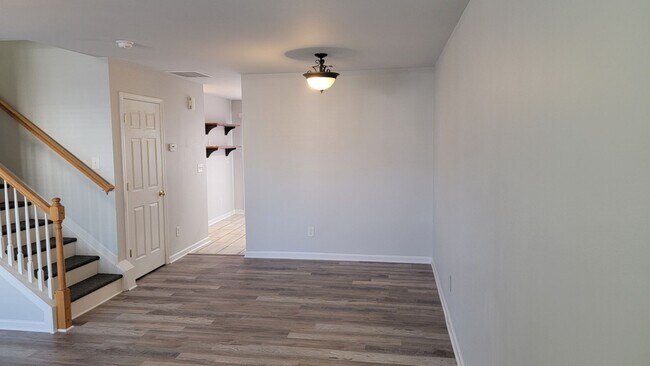 Building Photo - 7309 Sun Dance Dr