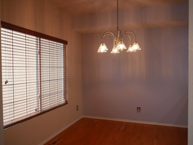 Building Photo - 4 Bed / 3.5 Bath in University Park with AC