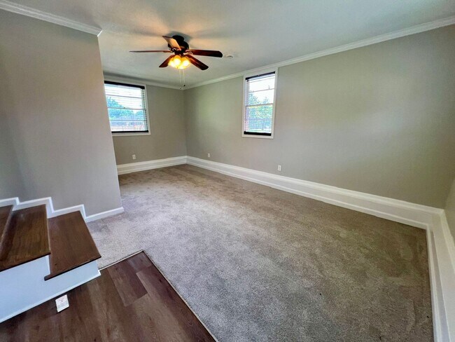 Building Photo - 3BR 1.5BA, All Brick Ranch Home *Fenced Backyard*
