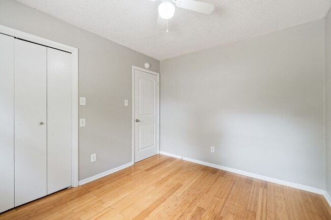 Building Photo - 2119 N 55th Pl