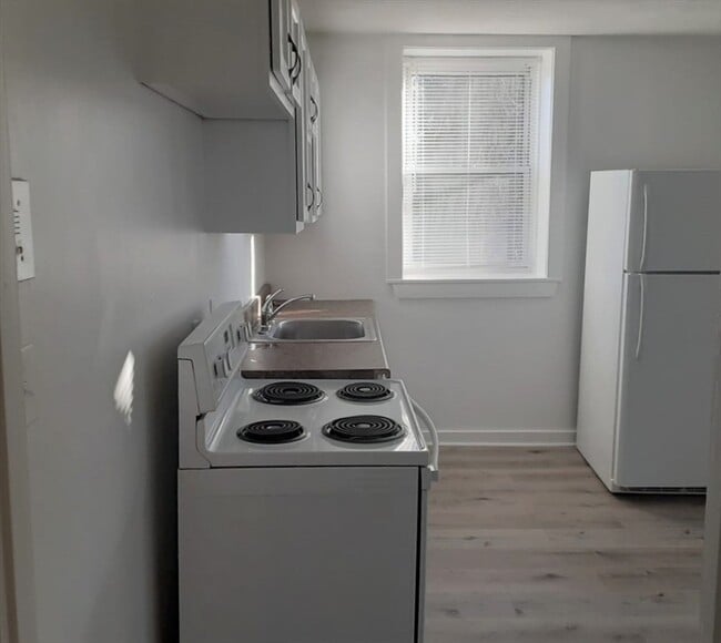 Building Photo - 143 Groveland St