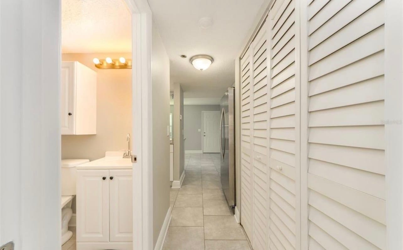 Building Photo - 7246 E Bank Dr