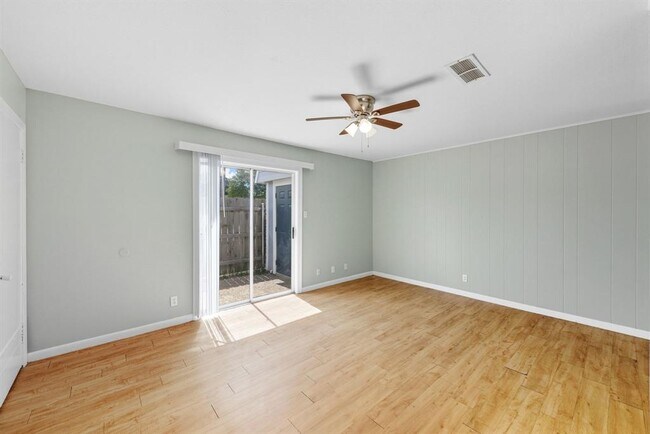 Building Photo - 2208 Mission Hill Dr