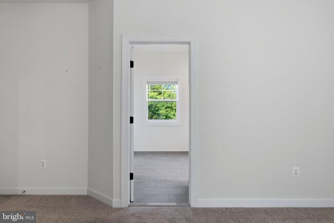 Building Photo - 301 Kingdom Dr