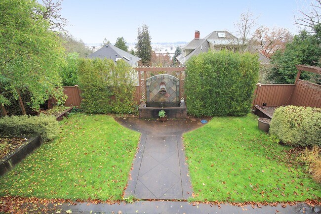 Building Photo - 3309 NW Thurman St